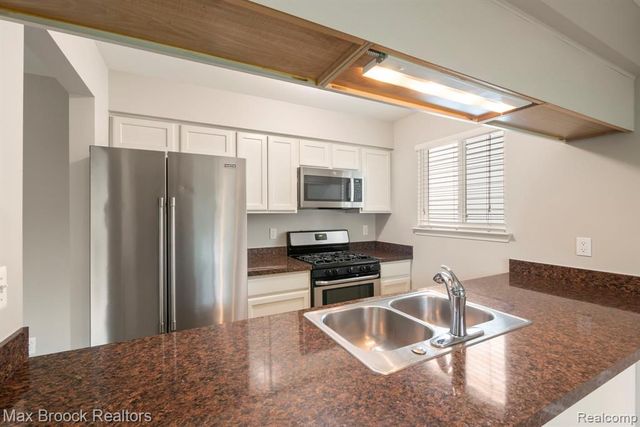 1020 Oregon Boulevard, Waterford, MI 48327