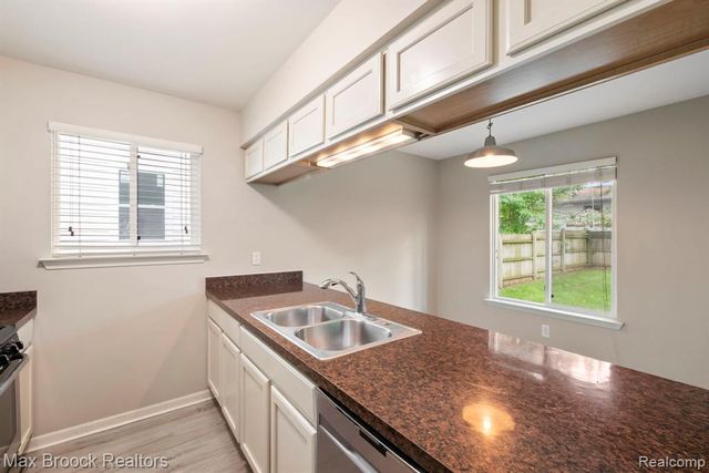 1020 Oregon Boulevard, Waterford, MI 48327