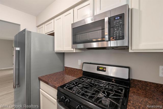 1020 Oregon Boulevard, Waterford, MI 48327