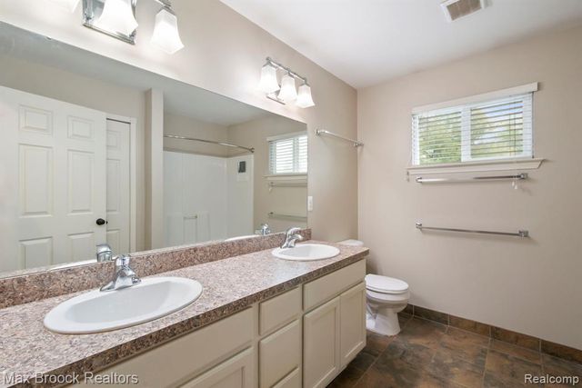 1020 Oregon Boulevard, Waterford, MI 48327