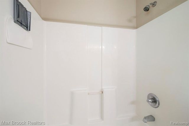 1020 Oregon Boulevard, Waterford, MI 48327
