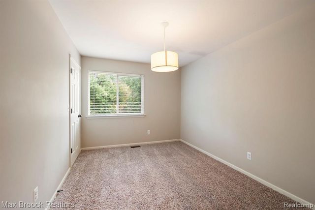1020 Oregon Boulevard, Waterford, MI 48327