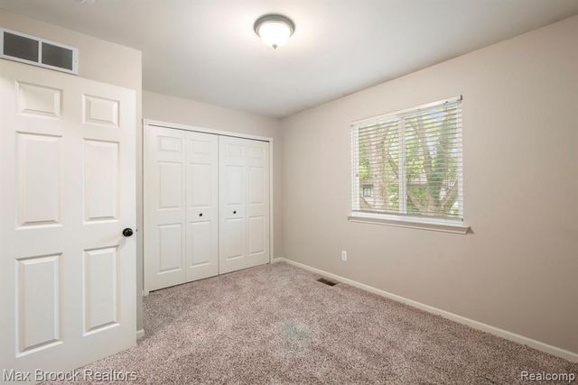 1020 Oregon Boulevard, Waterford, MI 48327