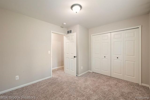 1020 Oregon Boulevard, Waterford, MI 48327