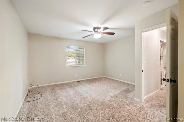 1020 Oregon Boulevard, Waterford, MI 48327