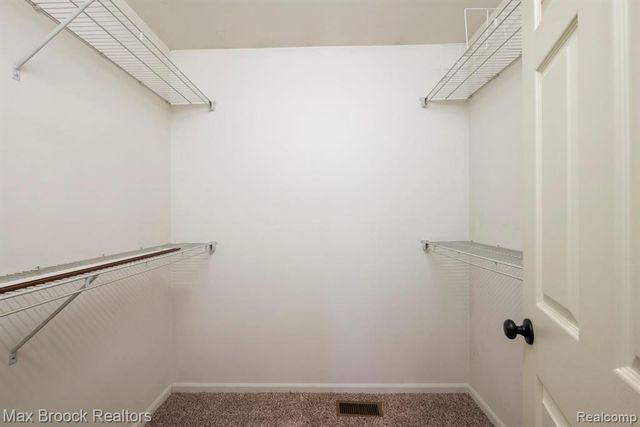 1020 Oregon Boulevard, Waterford, MI 48327