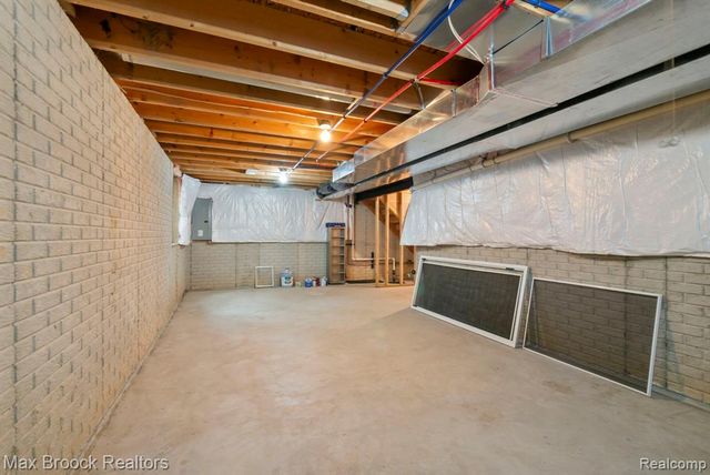 1020 Oregon Boulevard, Waterford, MI 48327