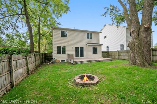 1020 Oregon Boulevard, Waterford, MI 48327