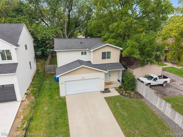 1020 Oregon Boulevard, Waterford, MI 48327