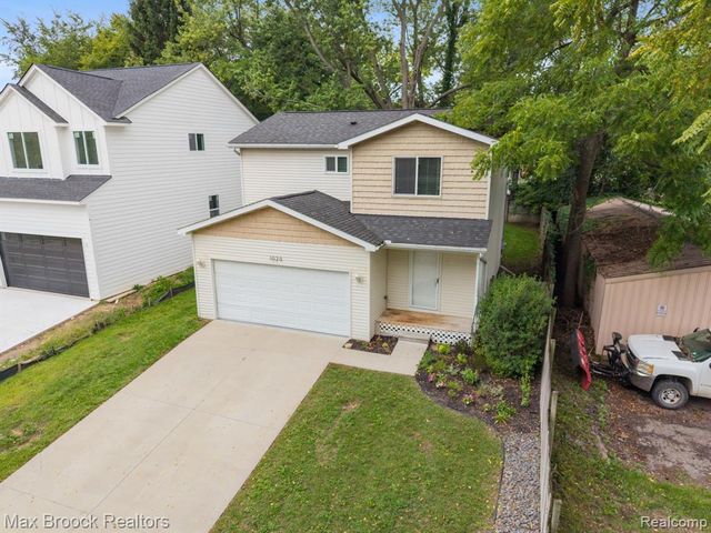 1020 Oregon Boulevard, Waterford, MI 48327