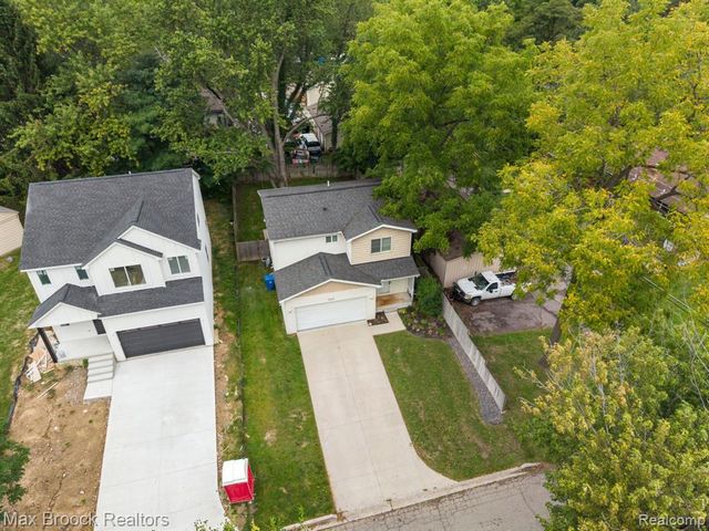 1020 Oregon Boulevard, Waterford, MI 48327