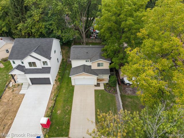 1020 Oregon Boulevard, Waterford, MI 48327
