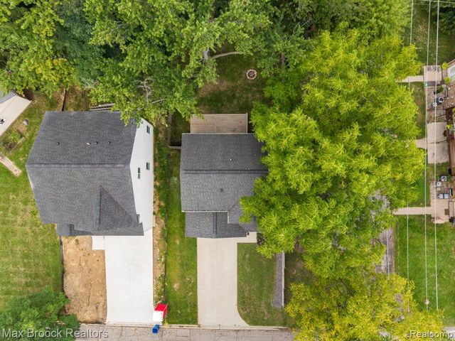 1020 Oregon Boulevard, Waterford, MI 48327