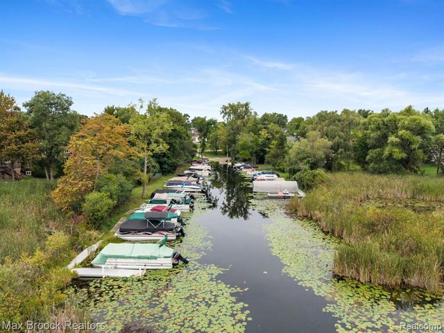 1020 Oregon Boulevard, Waterford, MI 48327