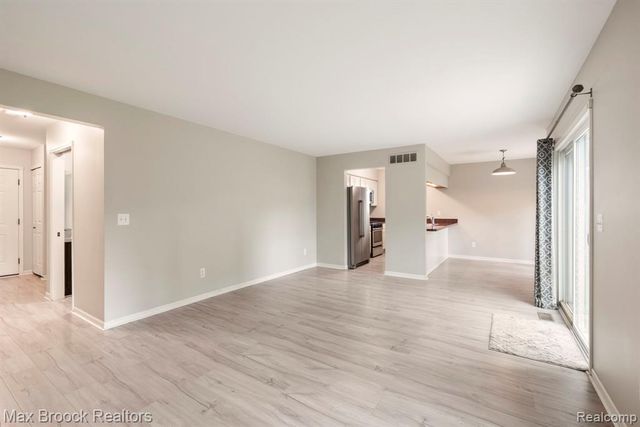 1020 Oregon Boulevard, Waterford, MI 48327