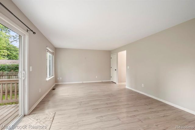 1020 Oregon Boulevard, Waterford, MI 48327