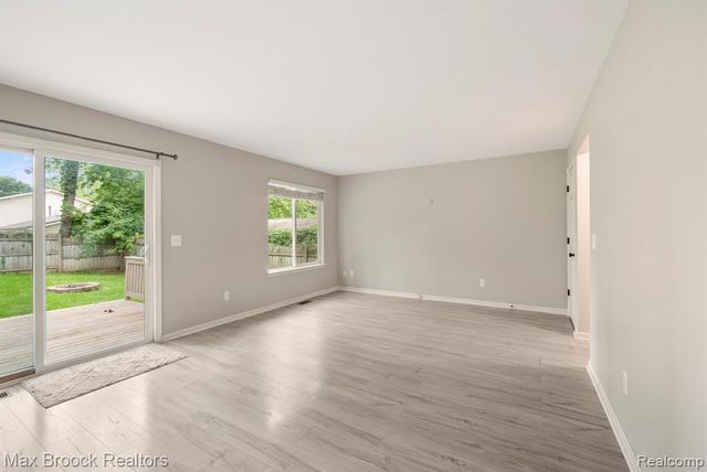 1020 Oregon Boulevard, Waterford, MI 48327