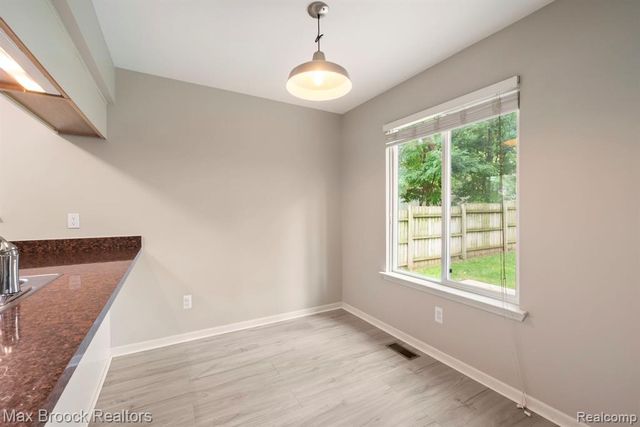 1020 Oregon Boulevard, Waterford, MI 48327