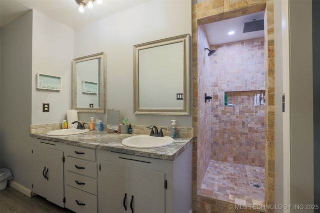 417717 E 1145 Road, Eufaula, OK 74432