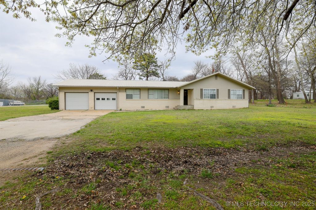 417717 E 1145 Road, Eufaula, OK 74432