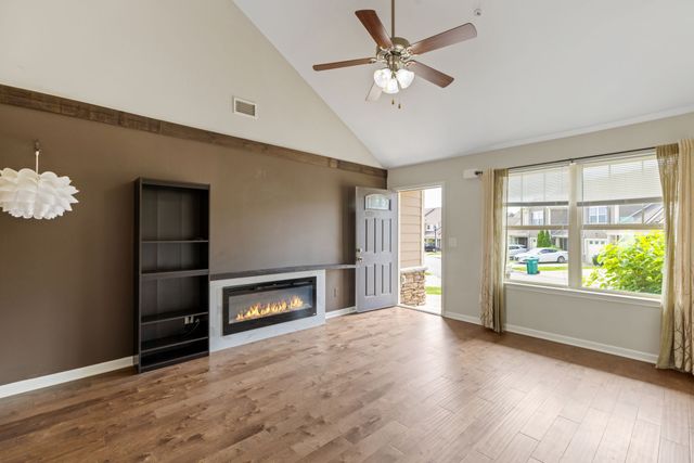 4022 Commons Dr, Spring Hill, TN 37174