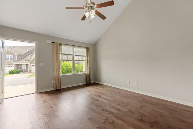 4022 Commons Dr, Spring Hill, TN 37174