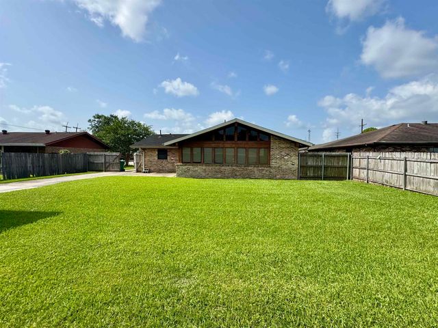 3013 Roderick St, Morgan City, LA 70380