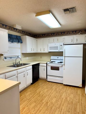 3013 Roderick St, Morgan City, LA 70380