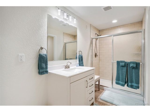 5066 N Quemoy Ct, Aurora, CO 80019