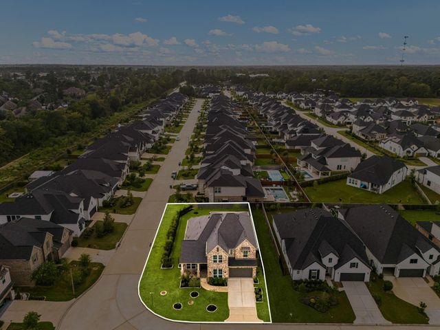26911 Longwood Ledge Lane, The Woodlands, TX 77389