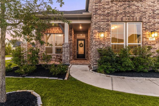 26911 Longwood Ledge Lane, The Woodlands, TX 77389