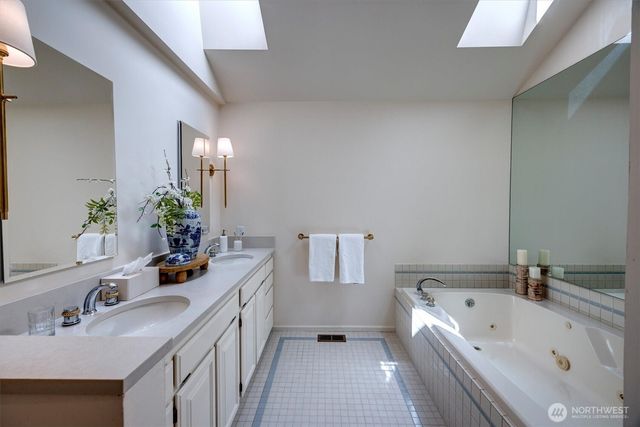 13713 209th Avenue NE, Woodinville, WA 98077