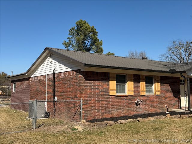 305 W Ash Avenue, Wilburton, OK 74578