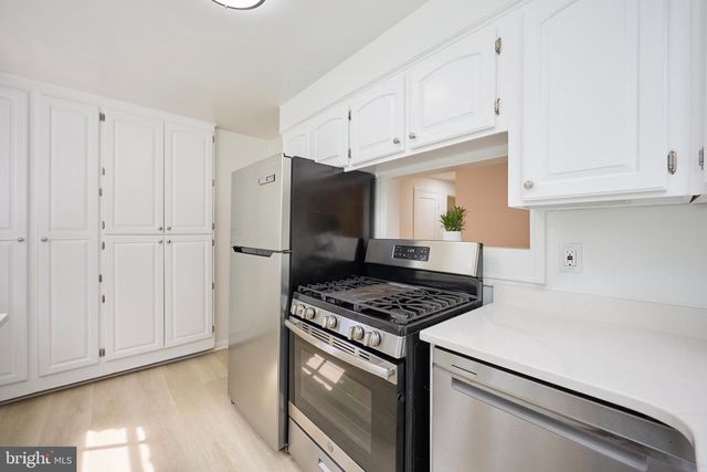 6506 OAKWOOD DR, Falls Church, VA 22041