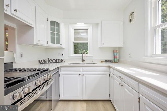6506 OAKWOOD DR, Falls Church, VA 22041