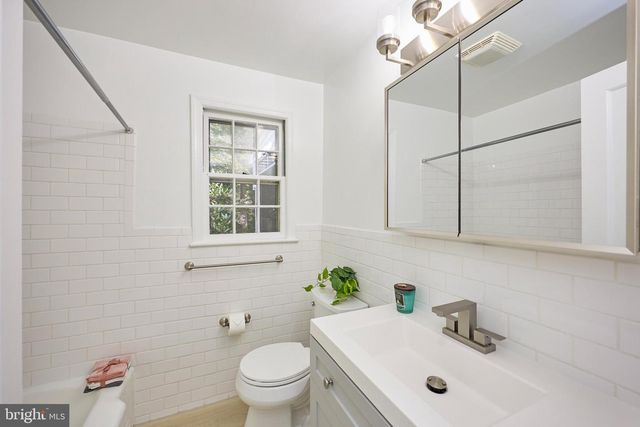 6506 OAKWOOD DR, Falls Church, VA 22041