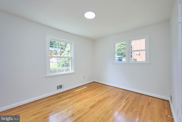 6506 OAKWOOD DR, Falls Church, VA 22041