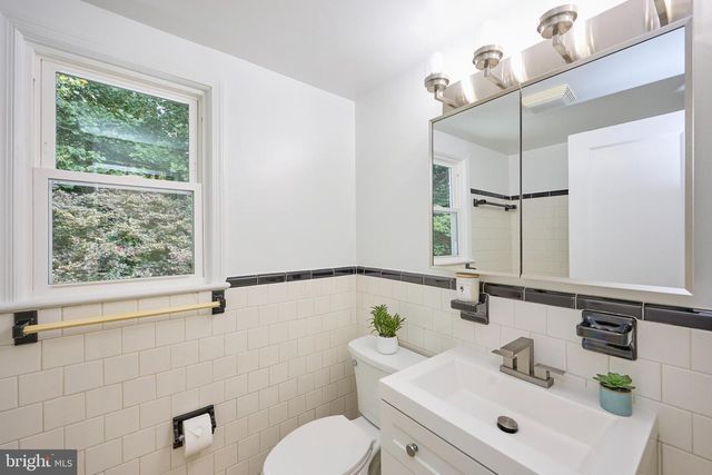 6506 OAKWOOD DR, Falls Church, VA 22041
