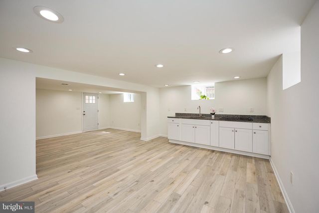 6506 OAKWOOD DR, Falls Church, VA 22041