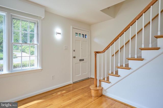 6506 OAKWOOD DR, Falls Church, VA 22041