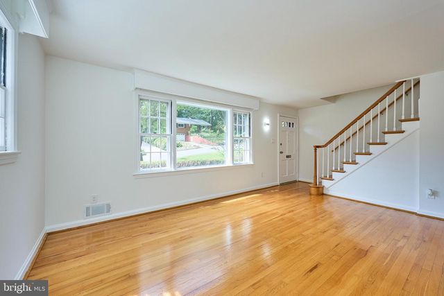 6506 OAKWOOD DR, Falls Church, VA 22041