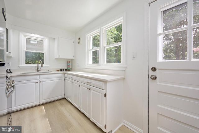 6506 OAKWOOD DR, Falls Church, VA 22041
