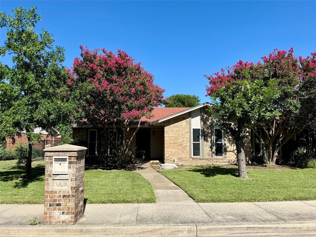 4 Robins Nest Drive, Lake Dallas, TX 75065