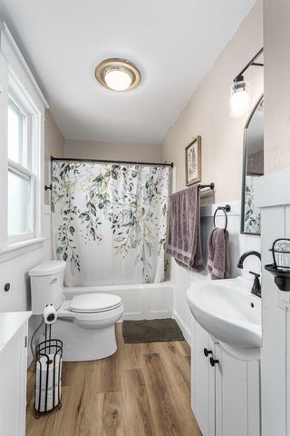 212 Madison Avenue, Deforest, WI 53532