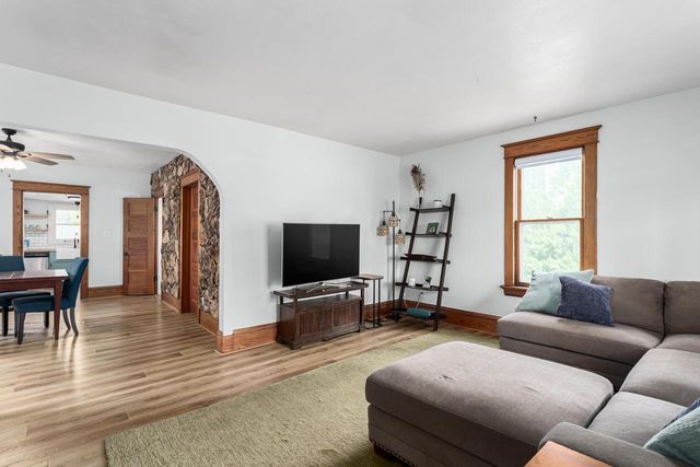 212 Madison Avenue, Deforest, WI 53532