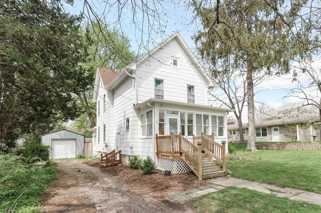 212 Madison Avenue, Deforest, WI 53532
