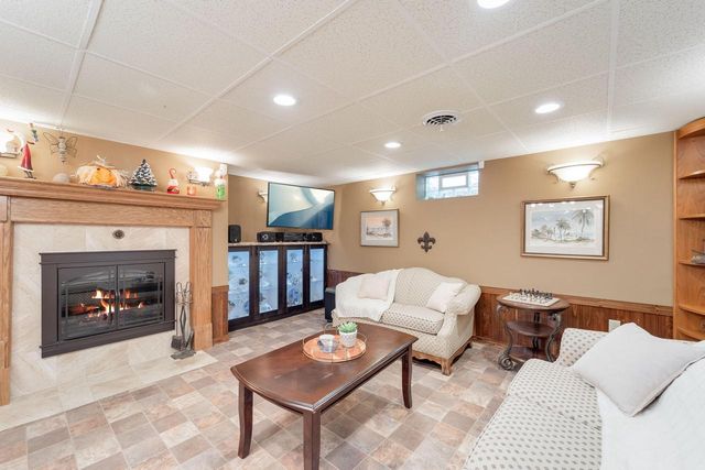 11355 N Rosewood DRIVE, Mequon, WI 53092