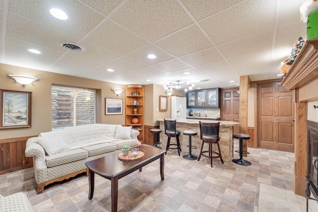 11355 N Rosewood DRIVE, Mequon, WI 53092