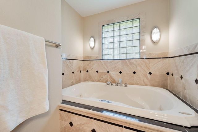 11355 N Rosewood DRIVE, Mequon, WI 53092