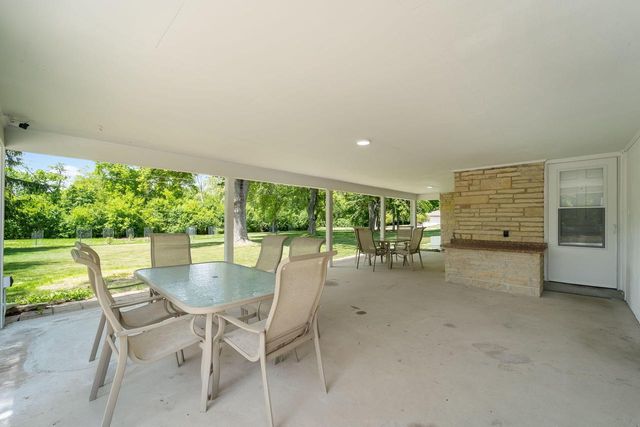 11355 N Rosewood DRIVE, Mequon, WI 53092